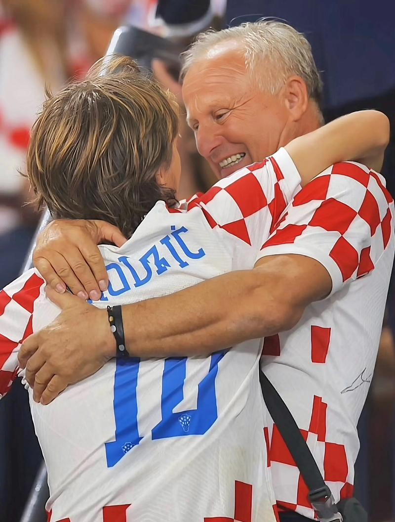 QPR球员谢尔因保护母亲用石头砸伤一男子，事后公开致歉