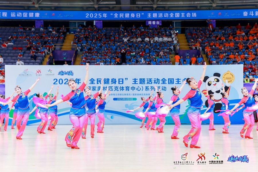 11图北京擒上海 北汽新外援纳托尔亮相10图中国男篮客场击败关岛 杨瀚森封堵对手